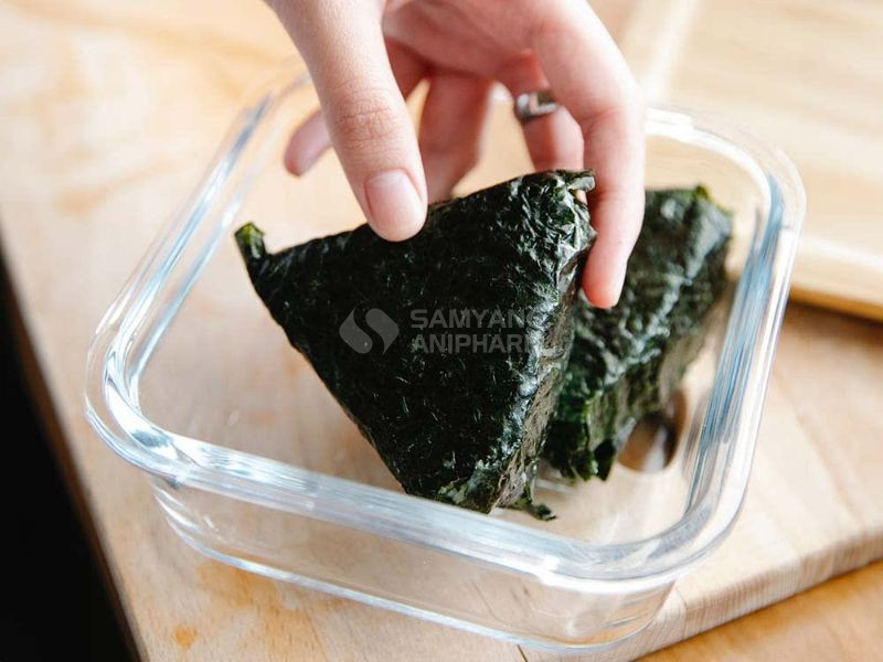 Rong biển chứa protein, galactan (một chất xơ hòa tan), vitamin C, E và tất cả các loại B, các khoáng chất như kẽm và đồng